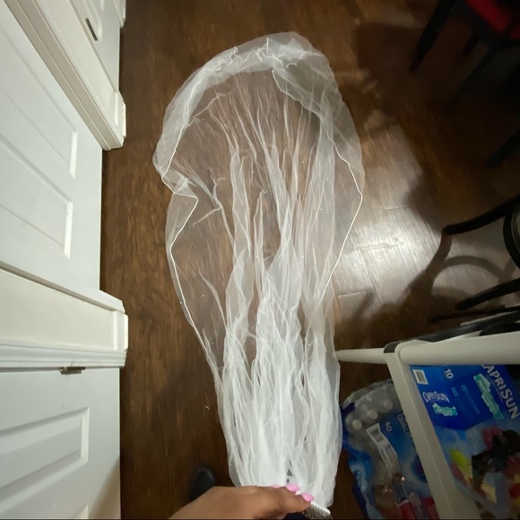 Wedding dress - Picture 7 of 12